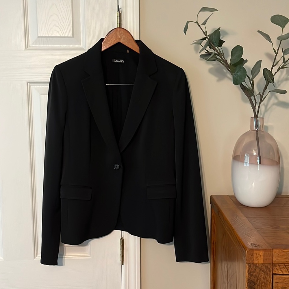 Black Tahari Blazer; Excellent Condition
